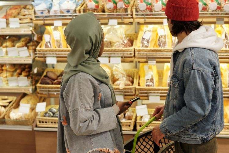 Side view of couple looing at products in supermarket or shop; Pexels - Jack Sparrow